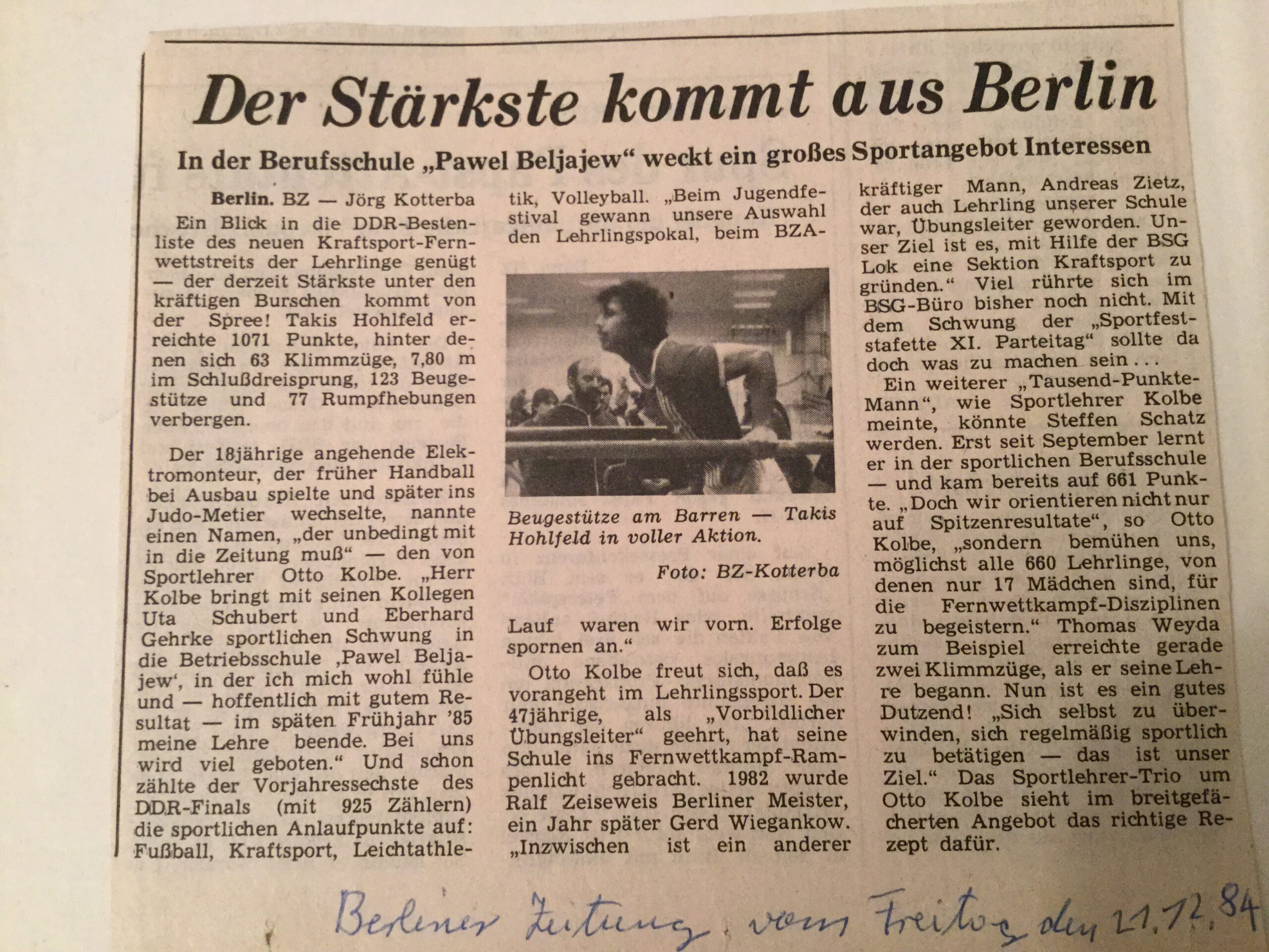 Zeitungsartikel von Takis Hohlfeld mit dem Titel "Der Stärkste kommt aus Berlin".